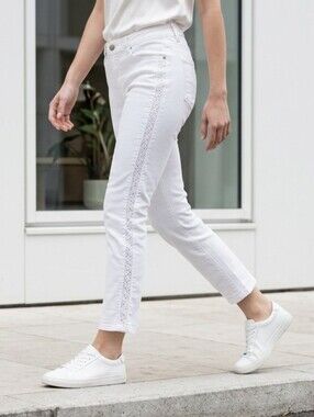 N 62 Women's White Straight-Leg Jeans Size 6p